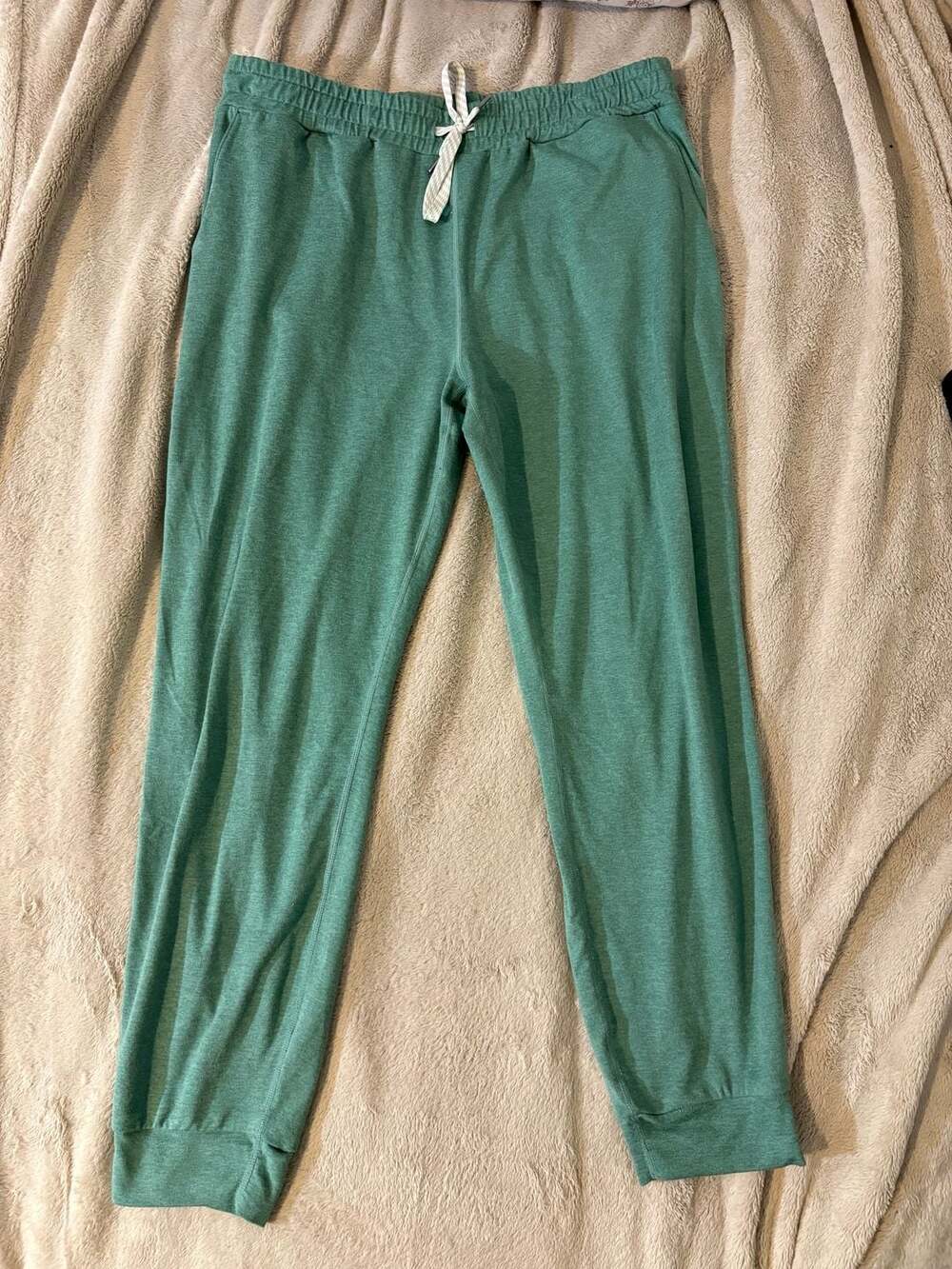 Vuori Performance Jogger Hemlock Heather Green Sz L